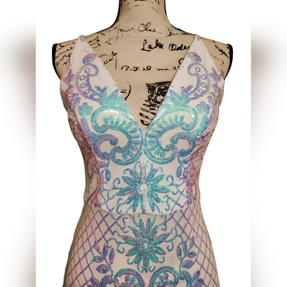 Blondie Nites Elegant White Sequin Sleeveless Gown - Picture 8 of 13